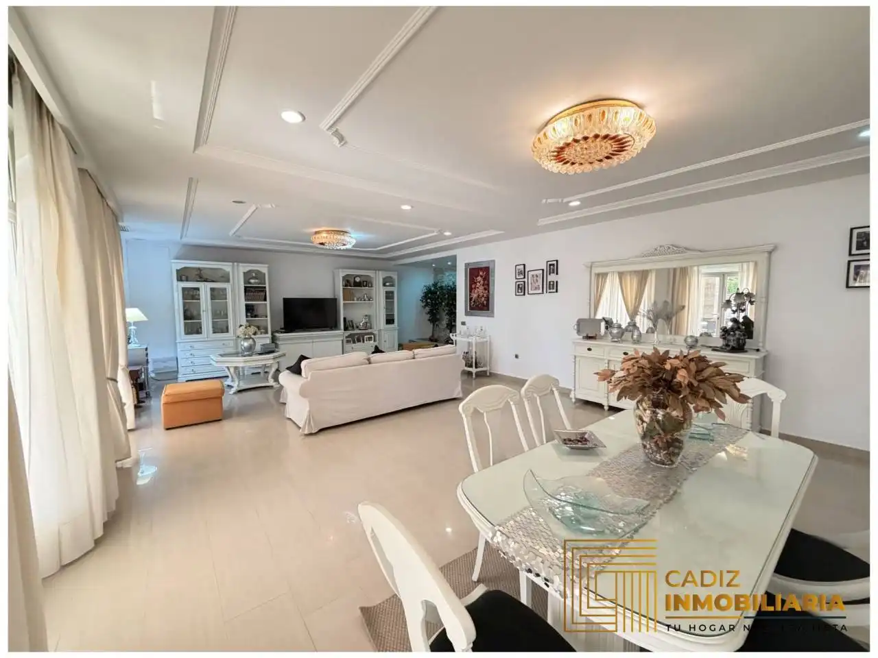 Sala d'estar de Casa o xalet en venda en Chiclana de la Frontera amb Aire condicionat, Calefacció i Jardí privat