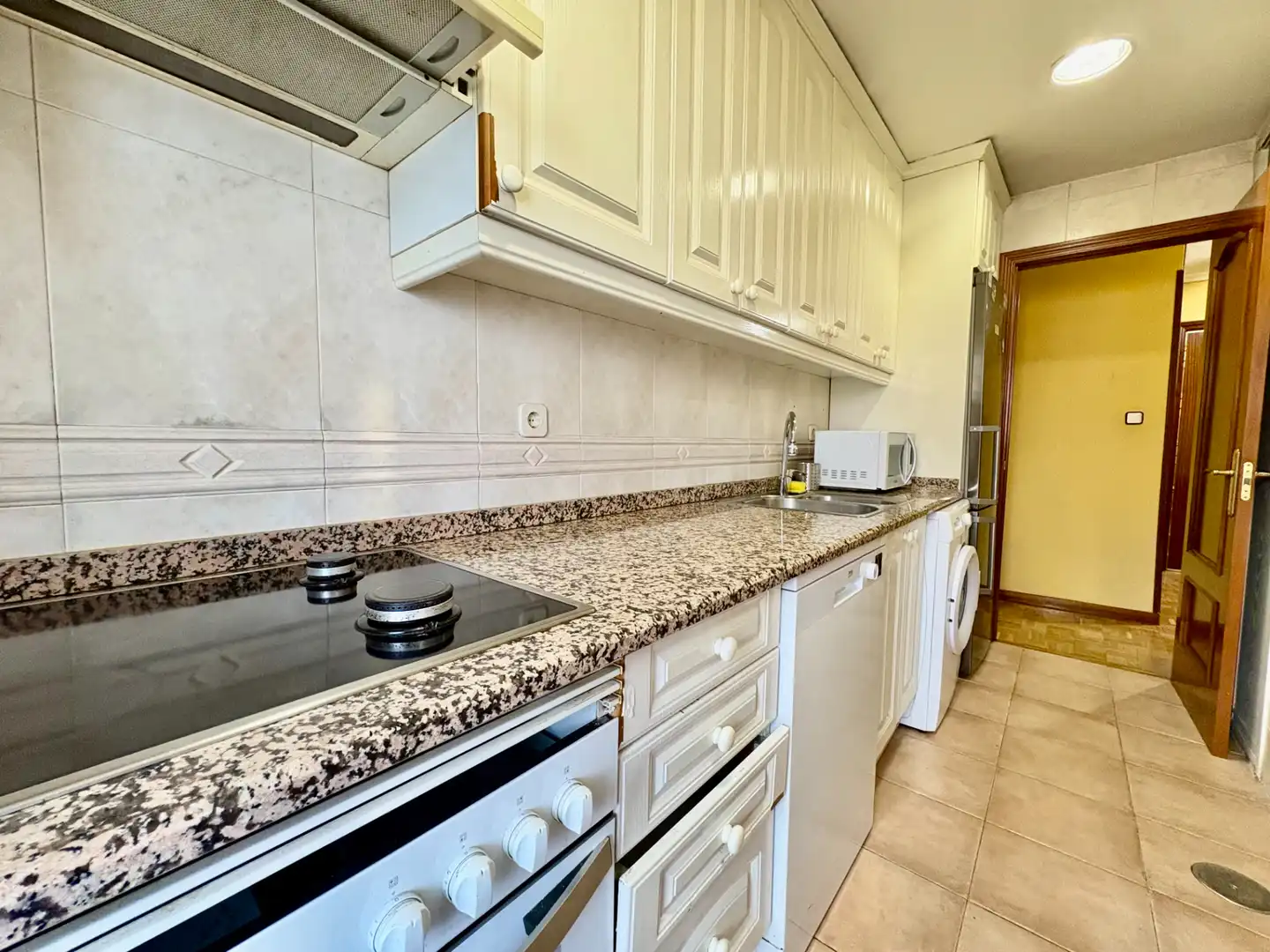 Küche von Wohnung zum Verkauf in Madrid mit Klimaanlage, Heizung und Parkett