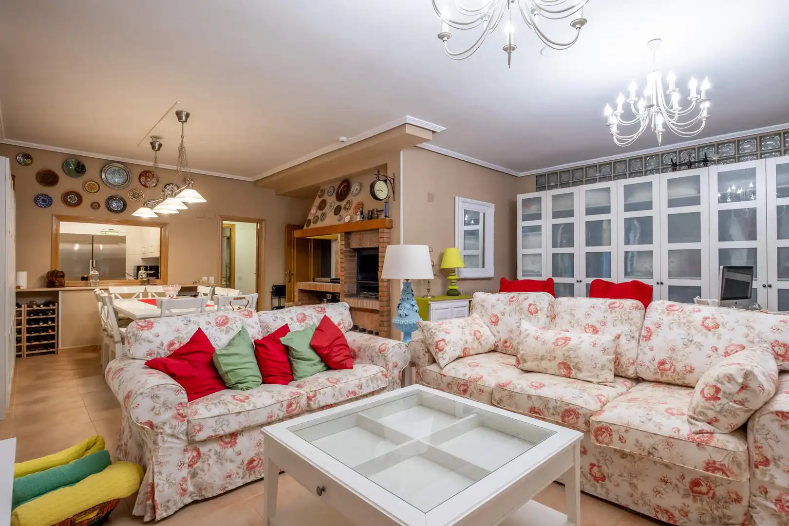 Living room of Detached homes for sale in Zaragoza  with Air Conditioner, Heating and Community pool