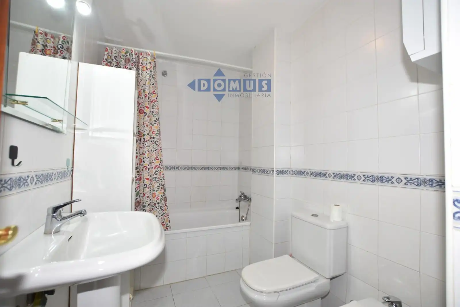 Bathroom of Flat for sale in Ronda  with Air Conditioner, Terrace and Furnished