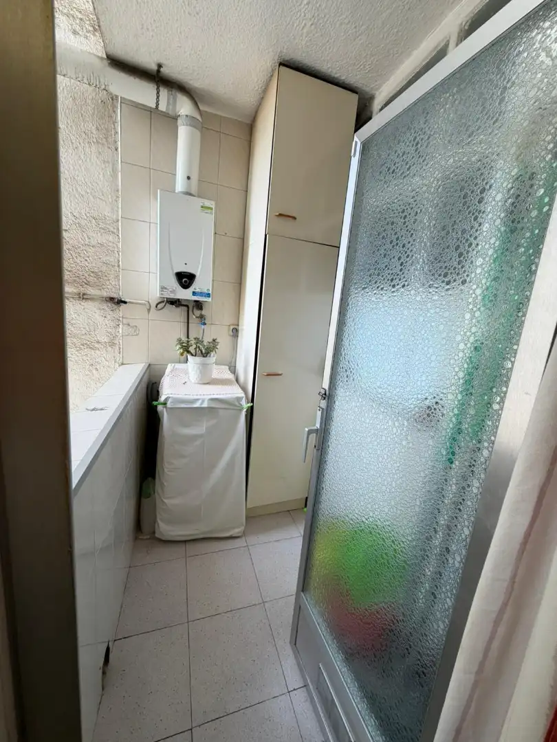 Bathroom of Flat for sale in Cornellà de Llobregat  with Air Conditioner and Furnished