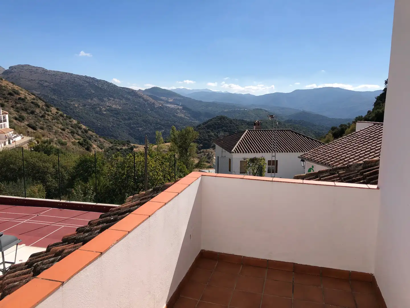 Vista exterior de Casa o xalet en venda en Atajate amb Terrassa i Moblat
