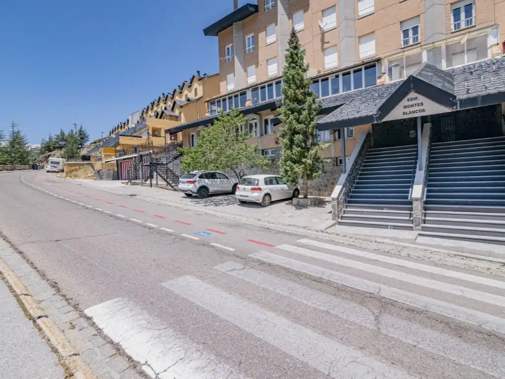 Vista exterior de Apartament en venda en Sierra Nevada amb Terrassa i Moblat