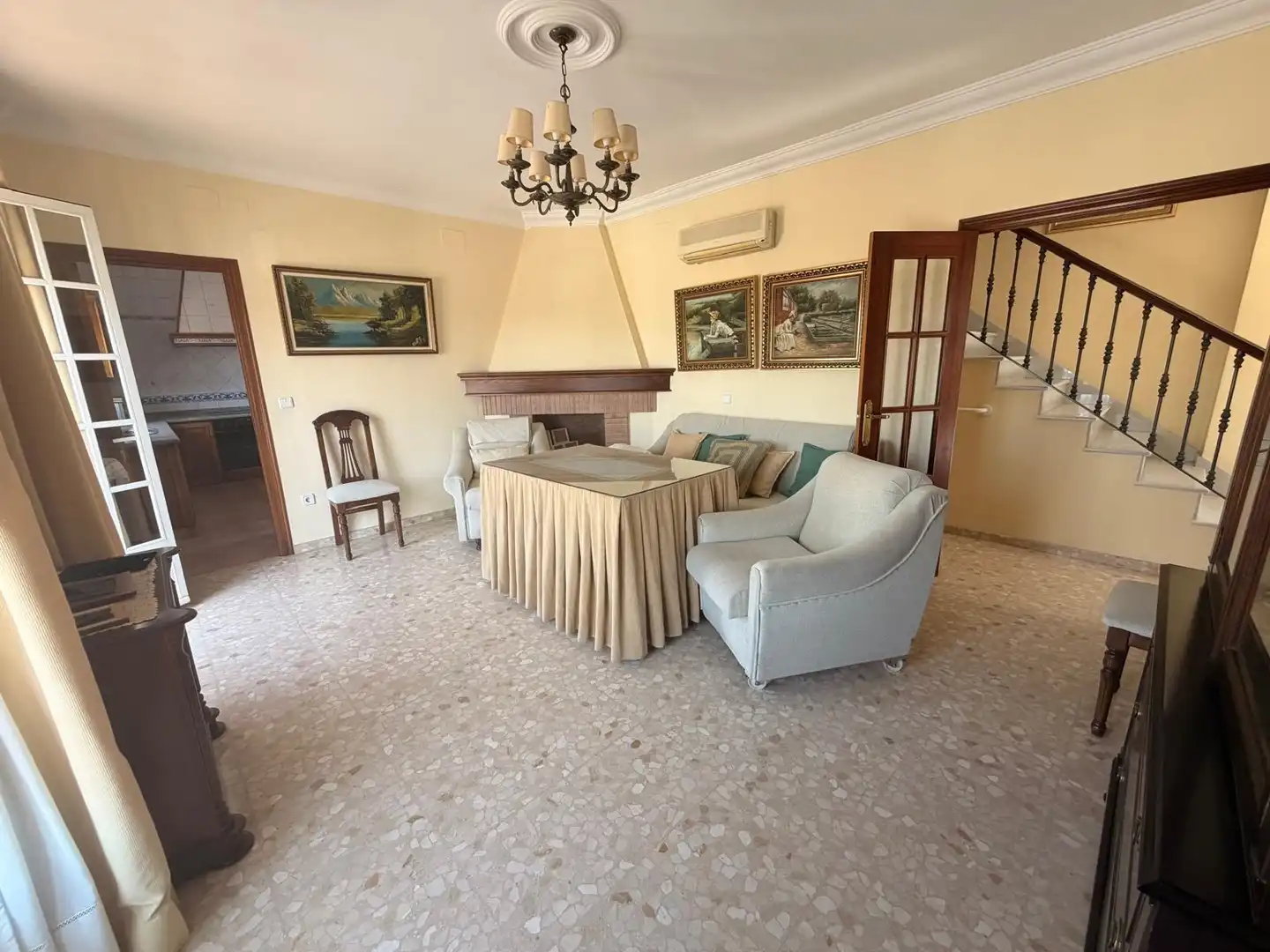 Sala d'estar de Casa o xalet en venda en Morón de la Frontera