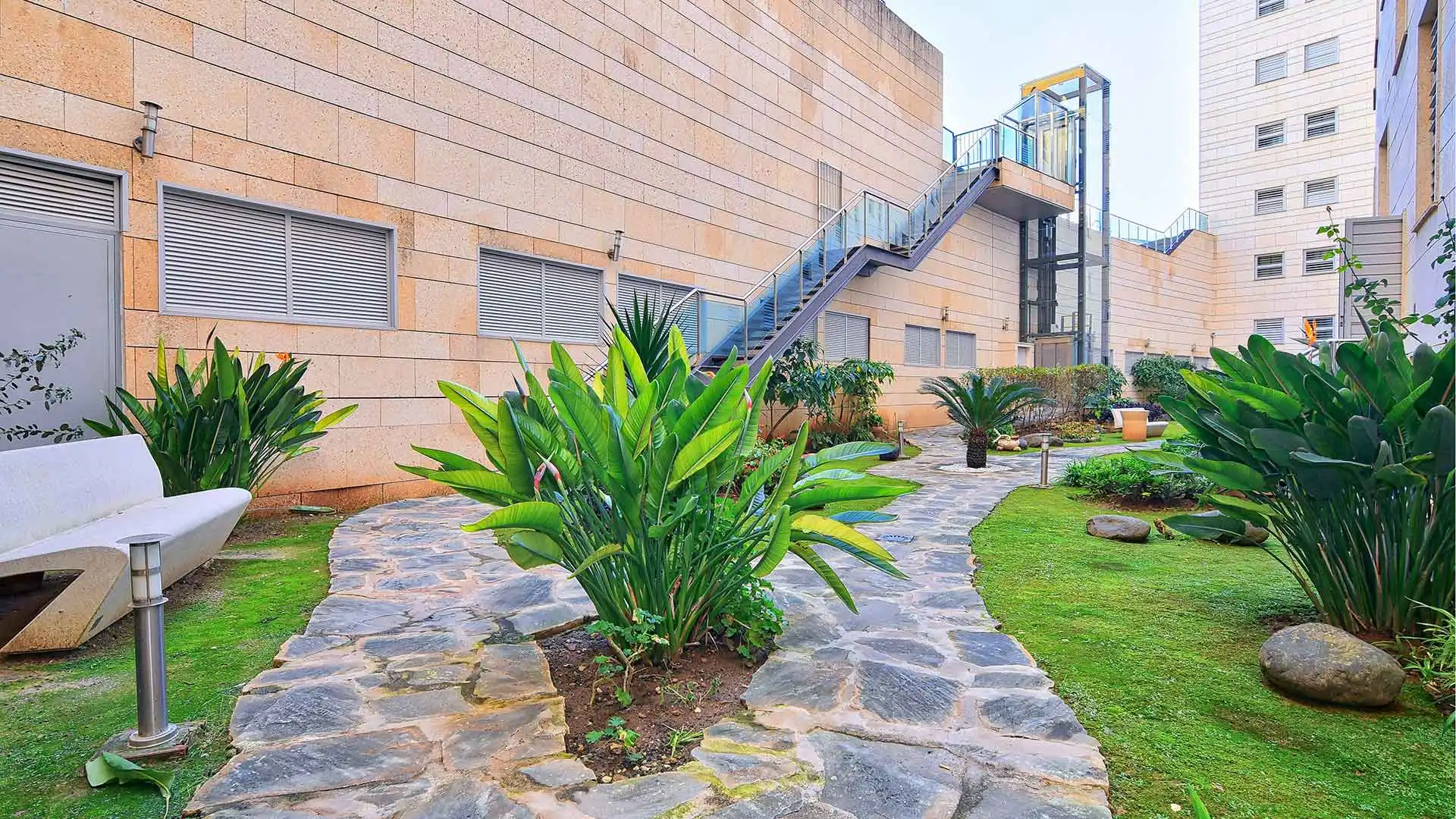 Vista exterior de Apartament en venda en Marbella amb Aire condicionat, Terrassa i Piscina