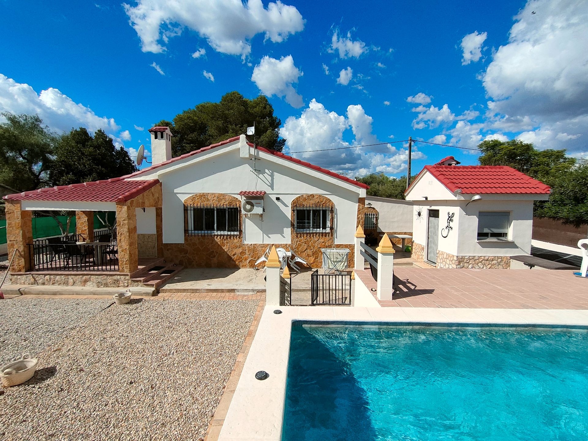 Vista exterior de Casa o chalet en venta en Turís con Aire acondicionado, Jardín privado y Terraza