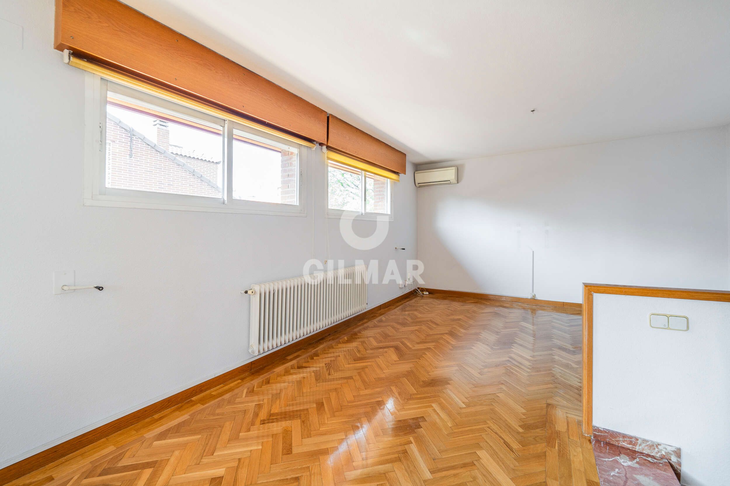 Dormitori de Casa adosada en venda en  Madrid Capital amb Calefacció, Jardí privat i Piscina