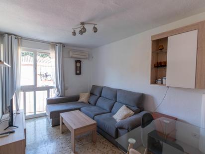 Living room of Flat for sale in  Granada Capital  with Air Conditioner