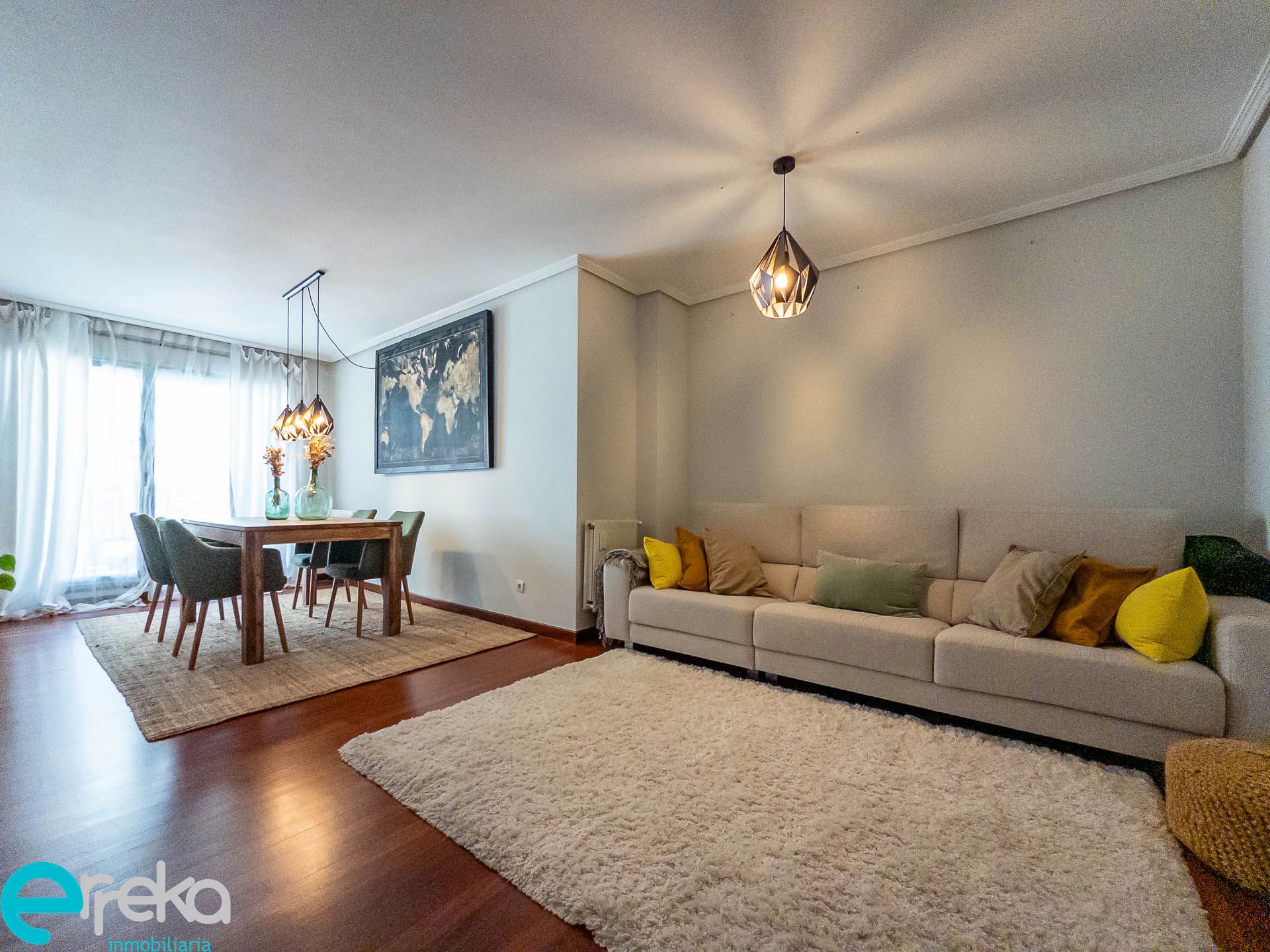 Sala de estar de Piso en venta en Bilbao  con Terraza, Trastero y Amueblado