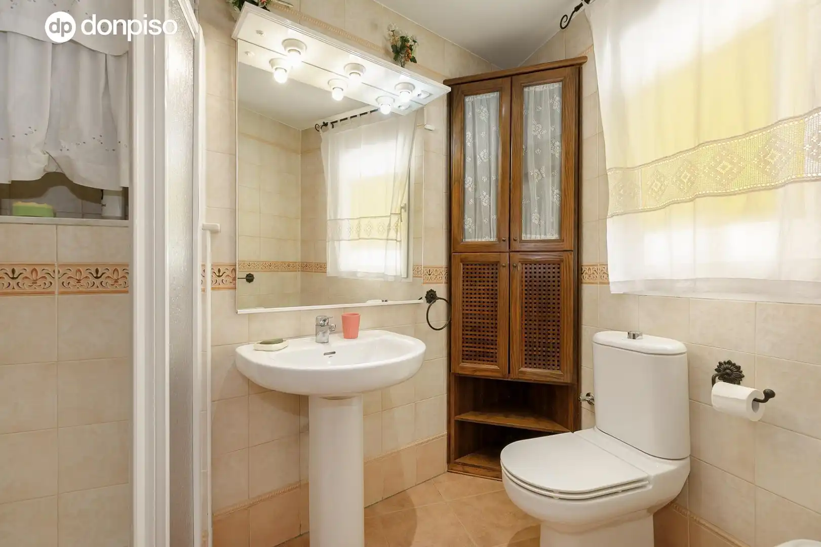 Baño de Casa adosada en venta en Granada con Aire acondicionado, Calefacción y Terraza