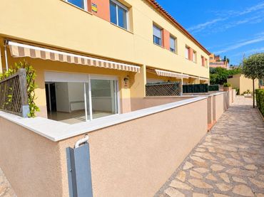 Casa pareada con piscina en venta en Islandia 21