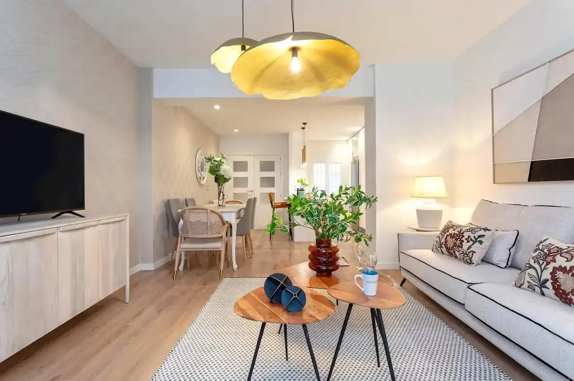 Sala de estar de Piso de alquiler en Cornellà de Llobregat con Aire acondicionado, Amueblado y TV
