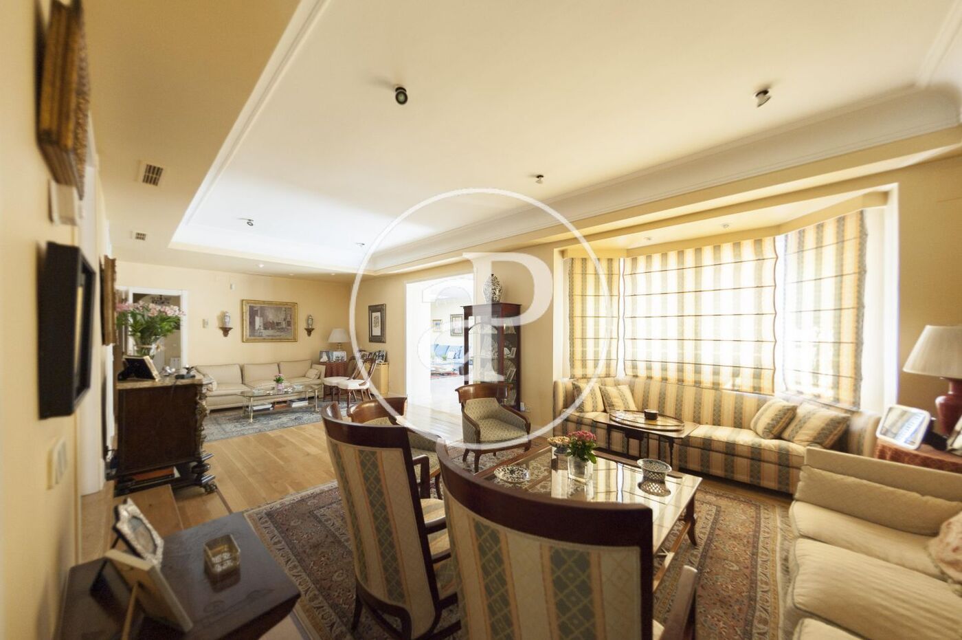 Sala d'estar de Casa o xalet en venda en  Madrid Capital amb Aire condicionat, Calefacció i Jardí privat