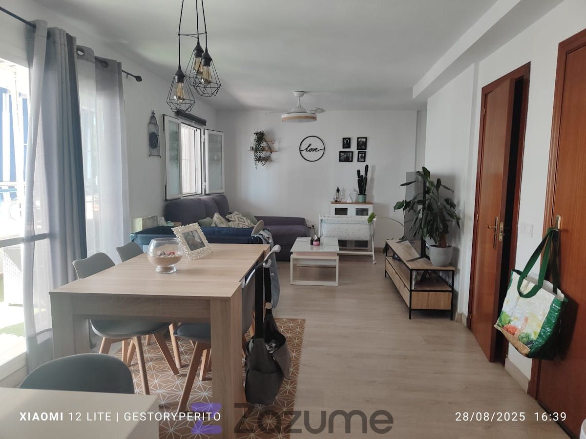 Living room of Attic to rent in Vélez-Málaga  with Air Conditioner, Parquet flooring and Terrace