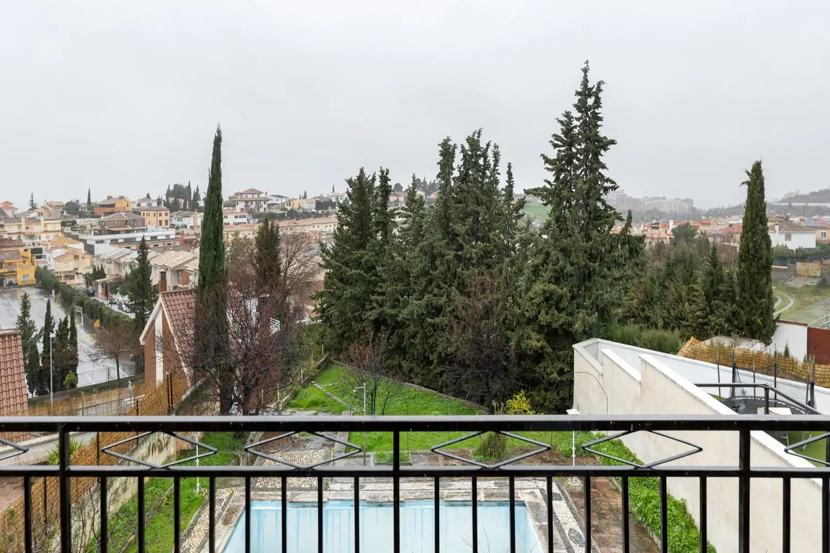 Chalet con jardín en venta en Calle Rumanía 30, imagen 2