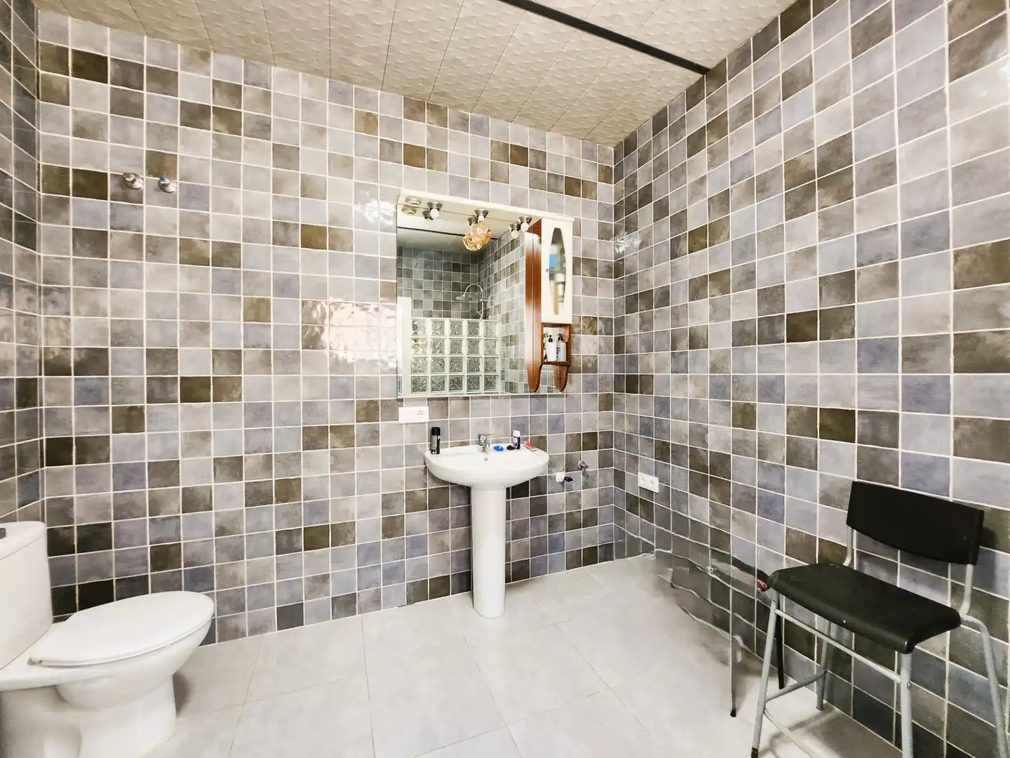 Baño de Casa o chalet en venta en Alcalá de Guadaira con Aire acondicionado, Calefacción y Jardín privado