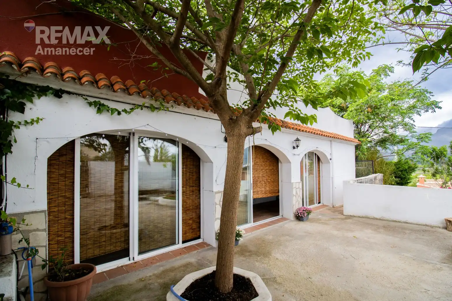 Vista exterior de Casa o xalet en venda en Orba amb Jardí privat, Terrassa i Traster