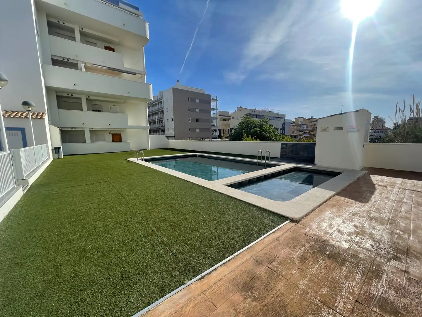 Piscina de Apartament en venda en Moncofa amb Terrassa, Forn i Piscina comunitària
