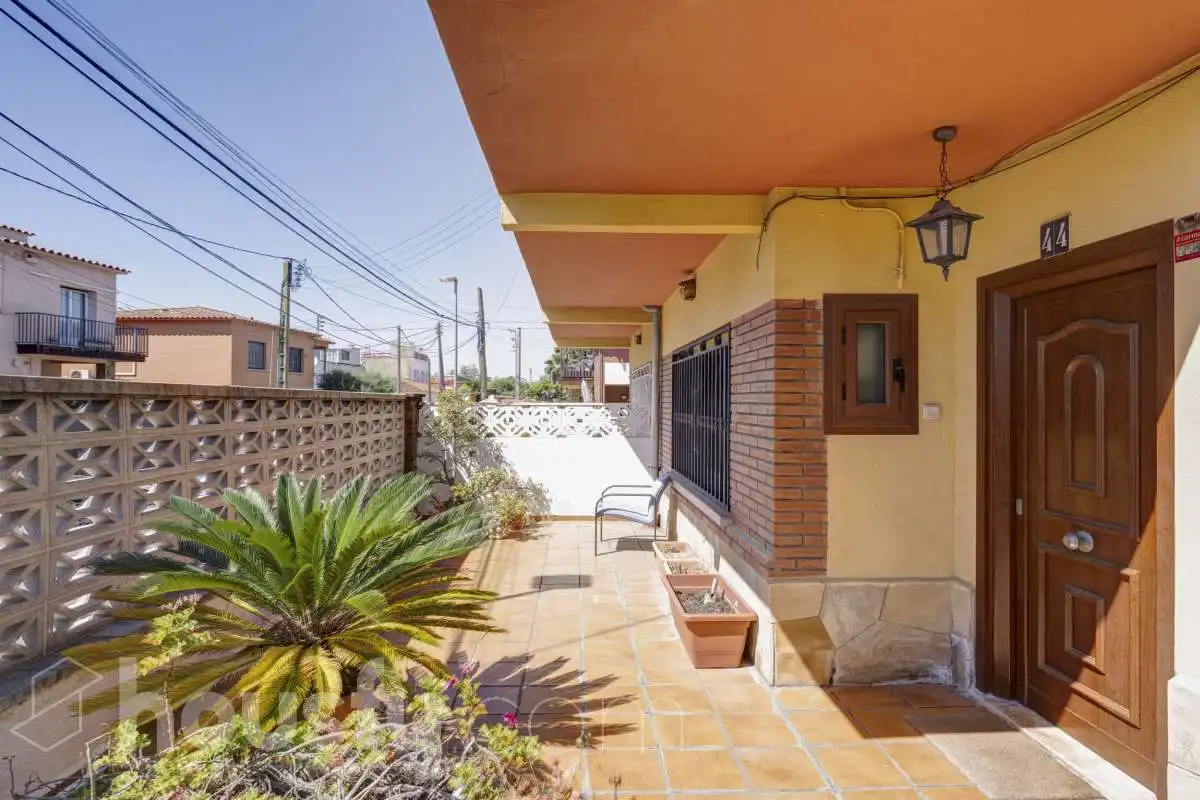 Vista exterior de Casa o xalet en venda en Premià de Mar amb Aire condicionat, Calefacció i Terrassa