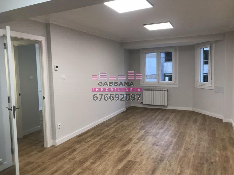 Flat to rent in Vigo   with Parquet flooring, Oven and Washing machine