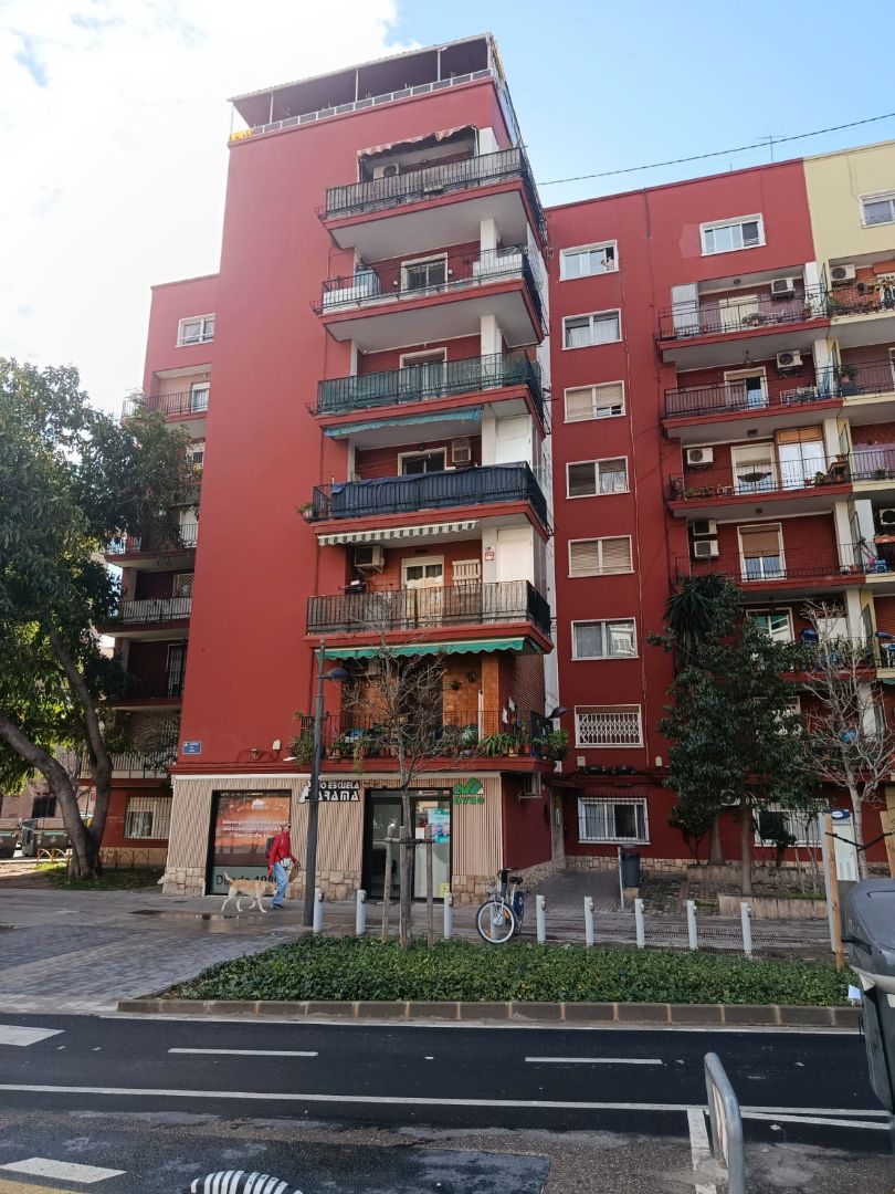 Vista exterior de Piso en venta en  Valencia Capital con Amueblado, Horno y Lavadora