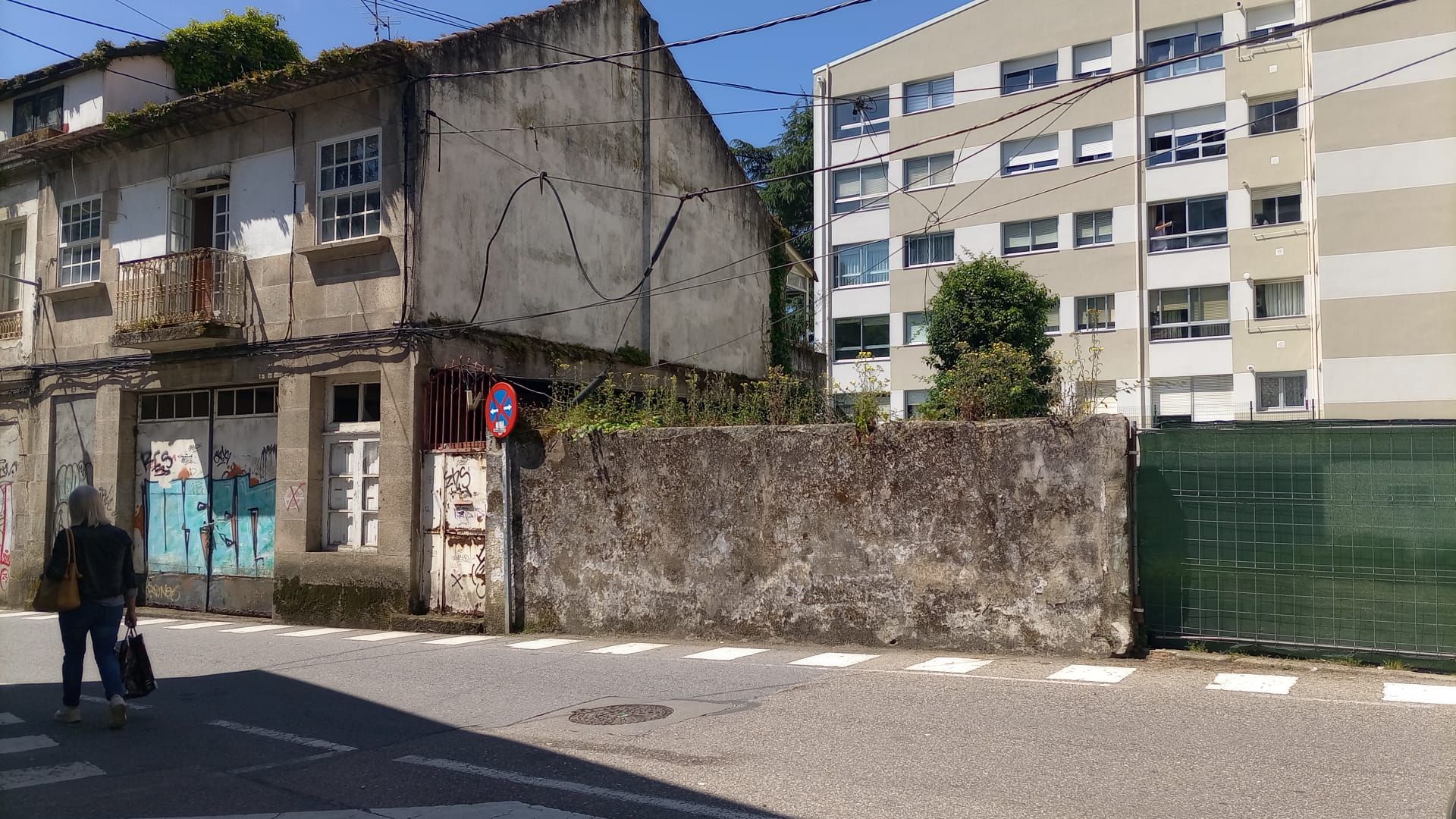 Vista exterior de Casa adosada en venda en Vigo  amb Jardí privat i Balcó