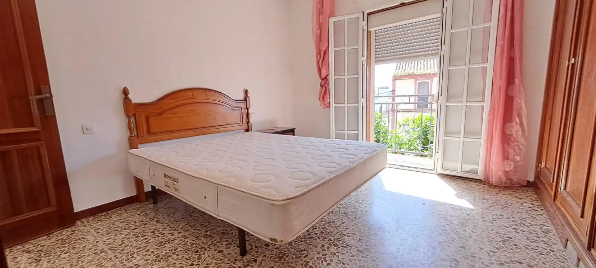 Dormitori de Casa o xalet en venda en Brenes amb Terrassa i Balcó