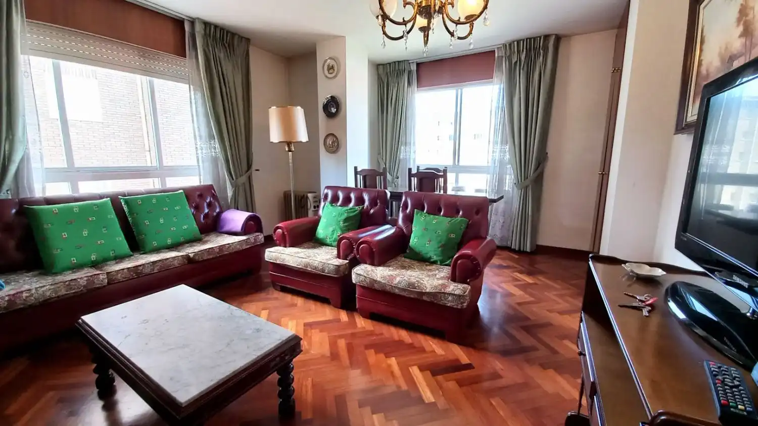 Sala de estar de Piso en venta en Culleredo con Calefacción, Parquet y Trastero