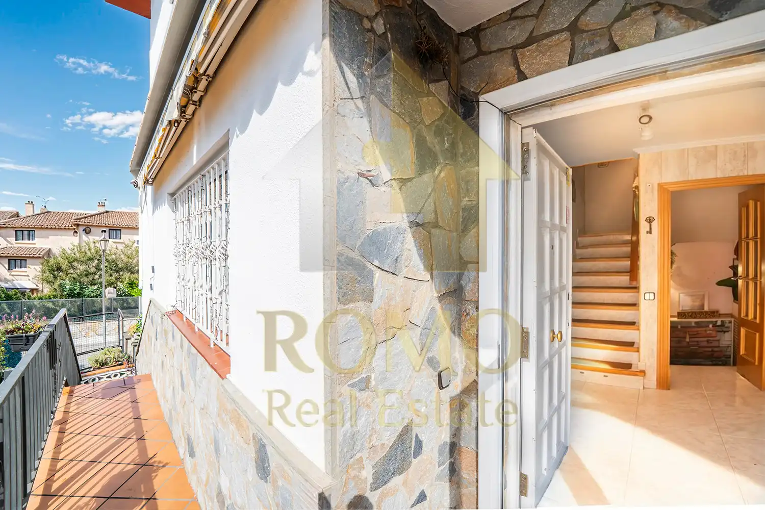 Vista exterior de Casa adosada en venta en Santa Perpètua de Mogoda con Aire acondicionado, Calefacción y Jardín privado