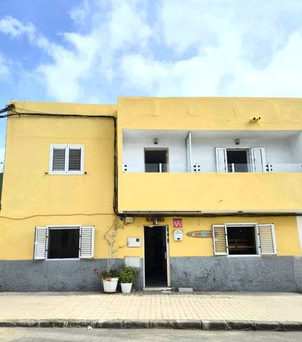 Casa adosada en Venta en Avenida las Bajas, 1 en Caleta de Famara