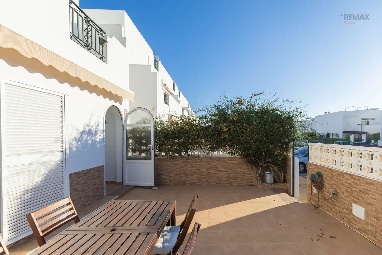 Terraced house with pool for sale in Calle Magallanes 142, imagen 2