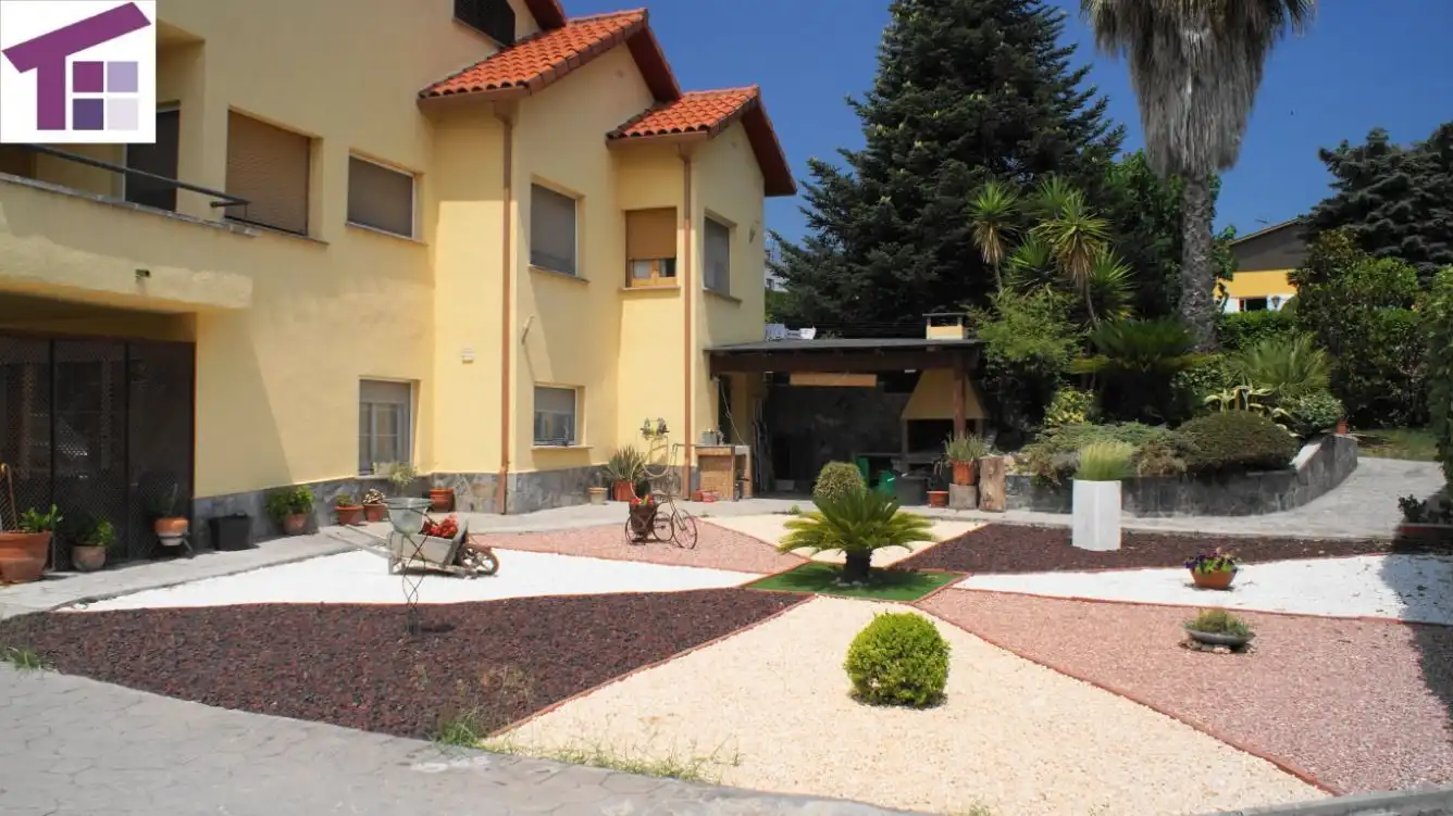 Vista exterior de Casa o chalet en venta en Bigues i Riells del Fai con Calefacción, Jardín privado y Parquet
