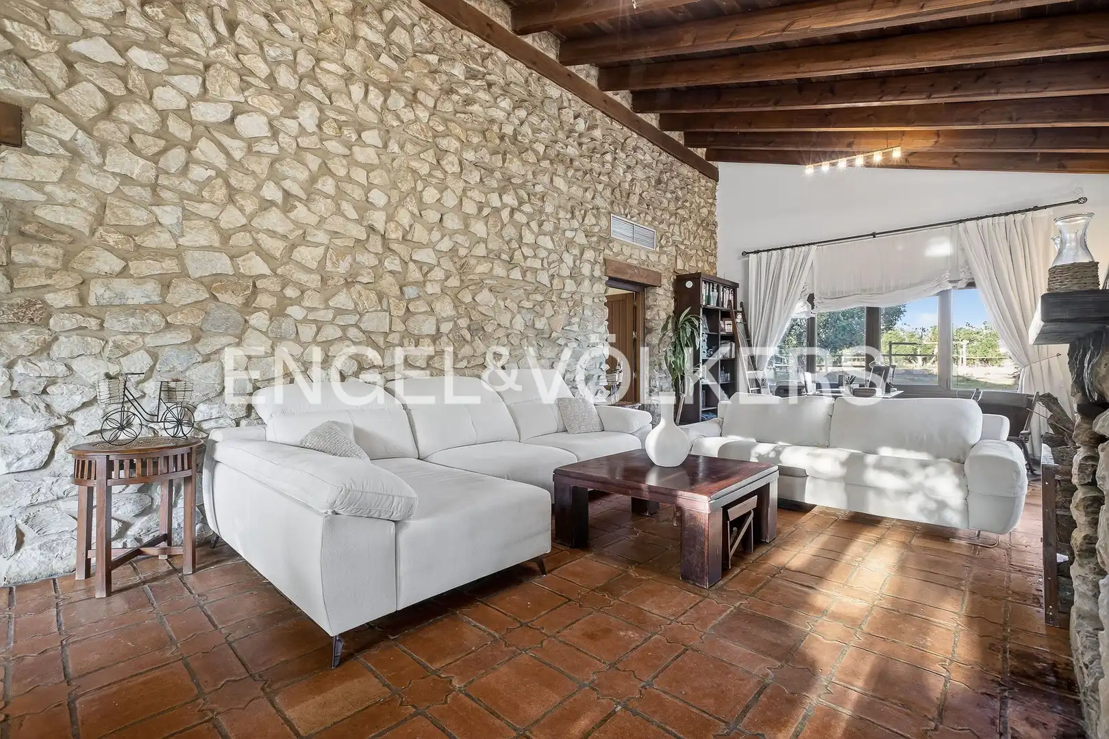 Sala de estar de Finca rústica en venta en La Puebla del Río con Aire acondicionado, Calefacción y Jardín privado