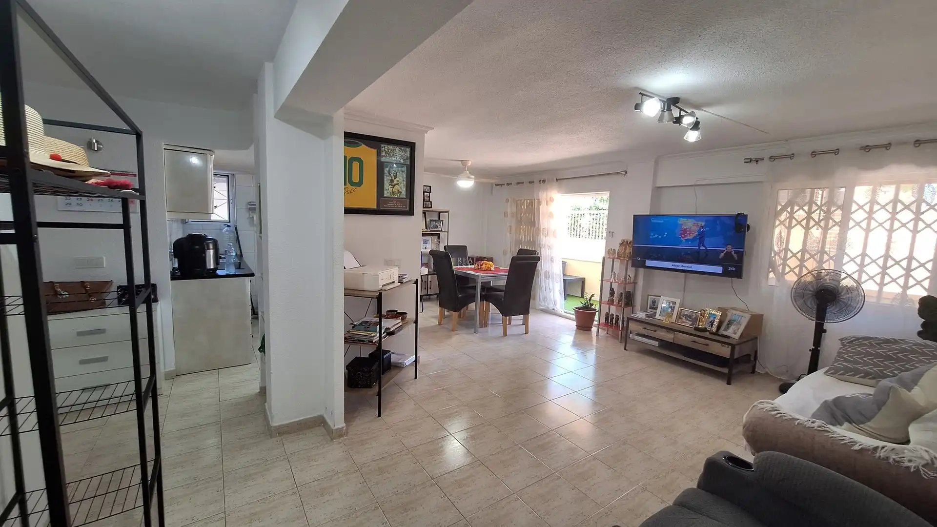 Living room of Flat for sale in L'Alfàs del Pi  with Air Conditioner, Terrace and Furnished