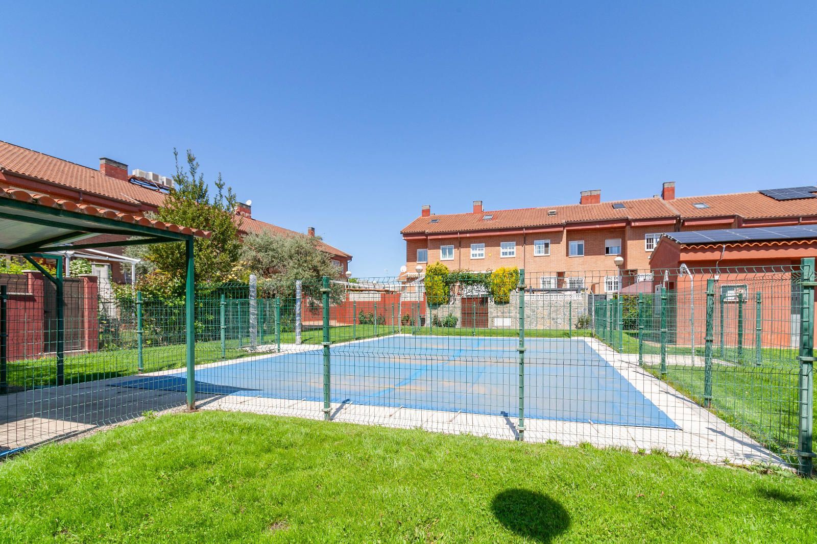 Jardí de Casa adosada en venda en Alcalá de Henares amb Aire condicionat, Calefacció i Jardí privat