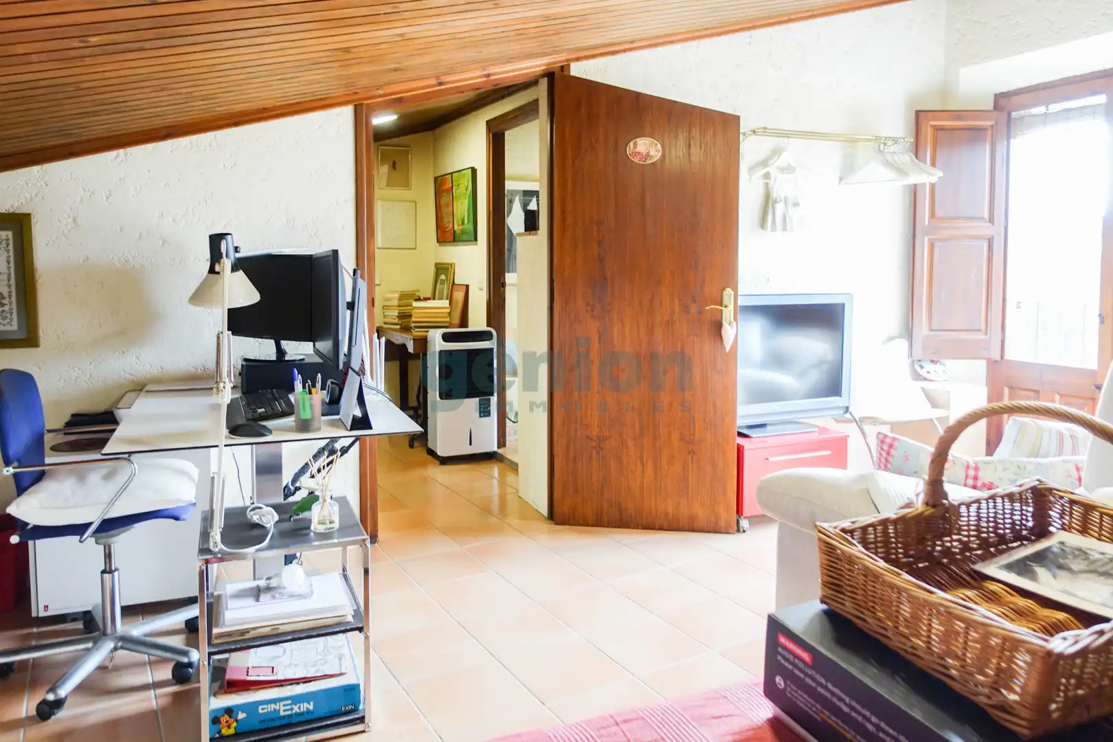 Sala de estar de Finca rústica en venta en Sant Miquel de Fluvià con Aire acondicionado, Calefacción y Jardín privado