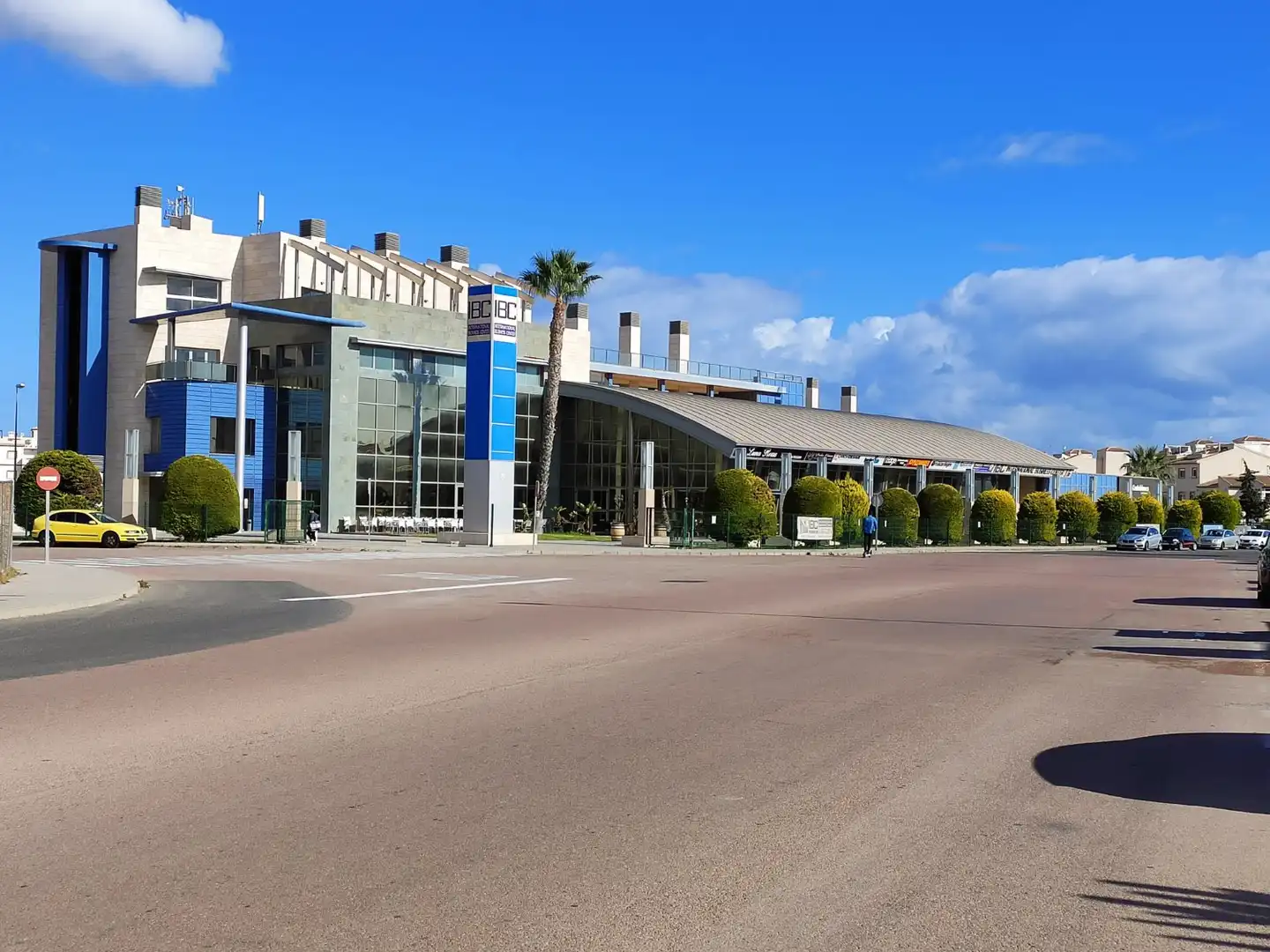 Vista exterior de Casa o xalet en venda en Orihuela amb Aire condicionat, Traster i Piscina