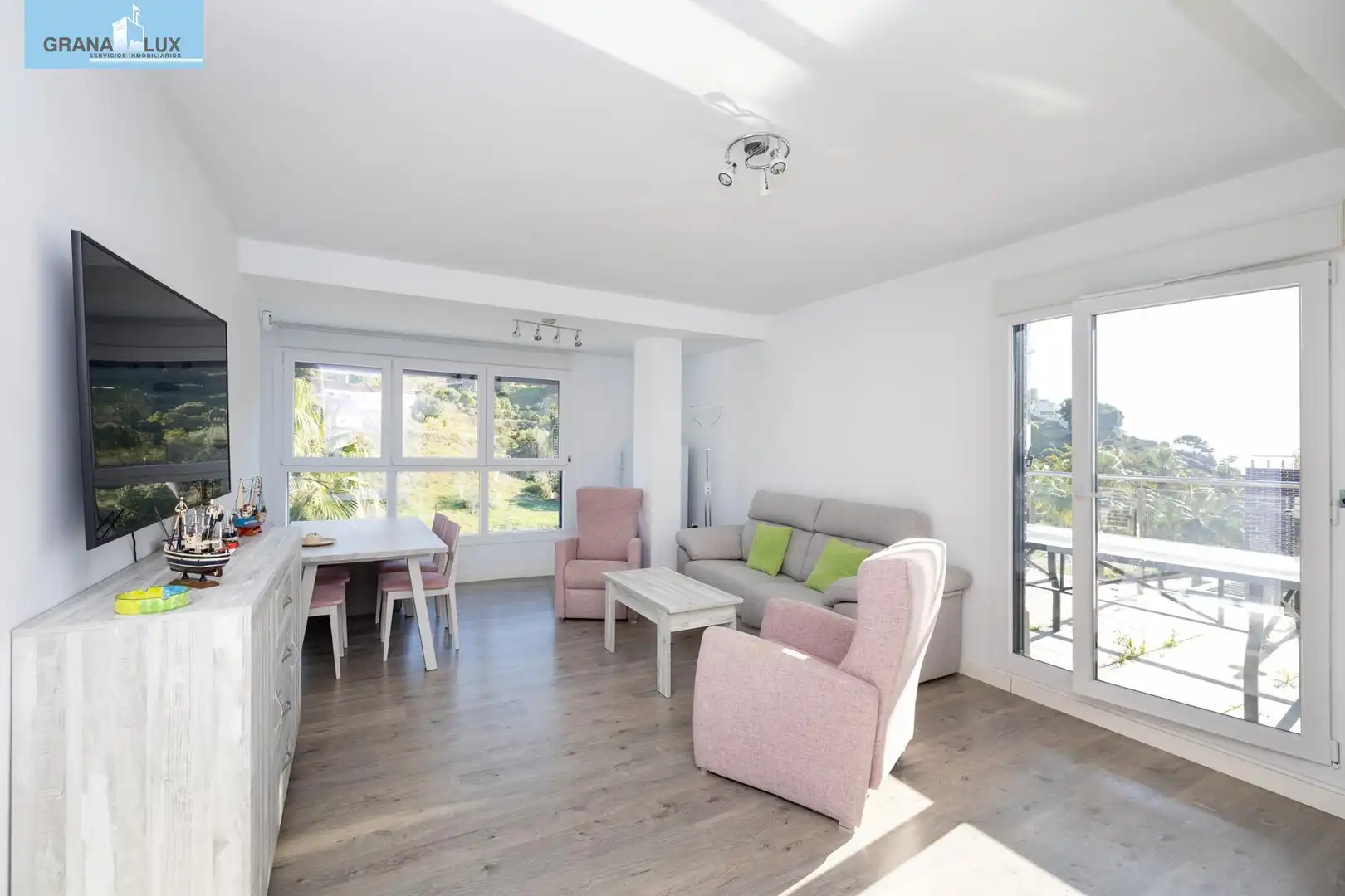Sala de estar de Piso en venta en Almuñécar con Aire acondicionado, Jardín privado y Terraza