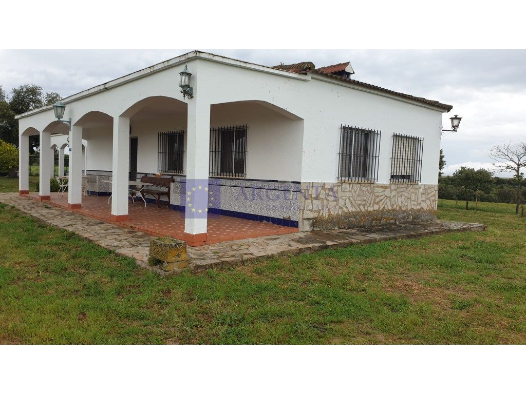 Vista exterior de Casa o chalet en venta en Cáceres Capital