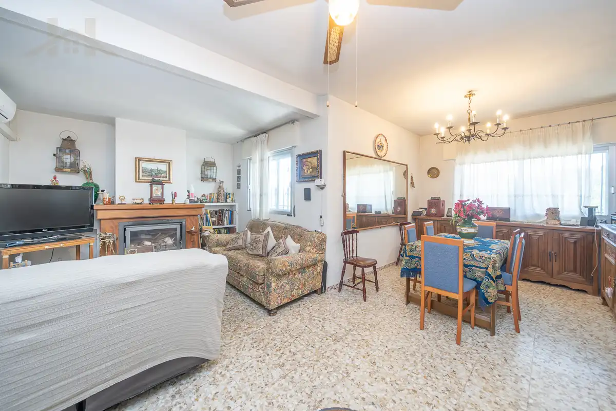 Sala d'estar de Casa o xalet en venda en El Escorial amb Jardí privat, Terrassa i Piscina
