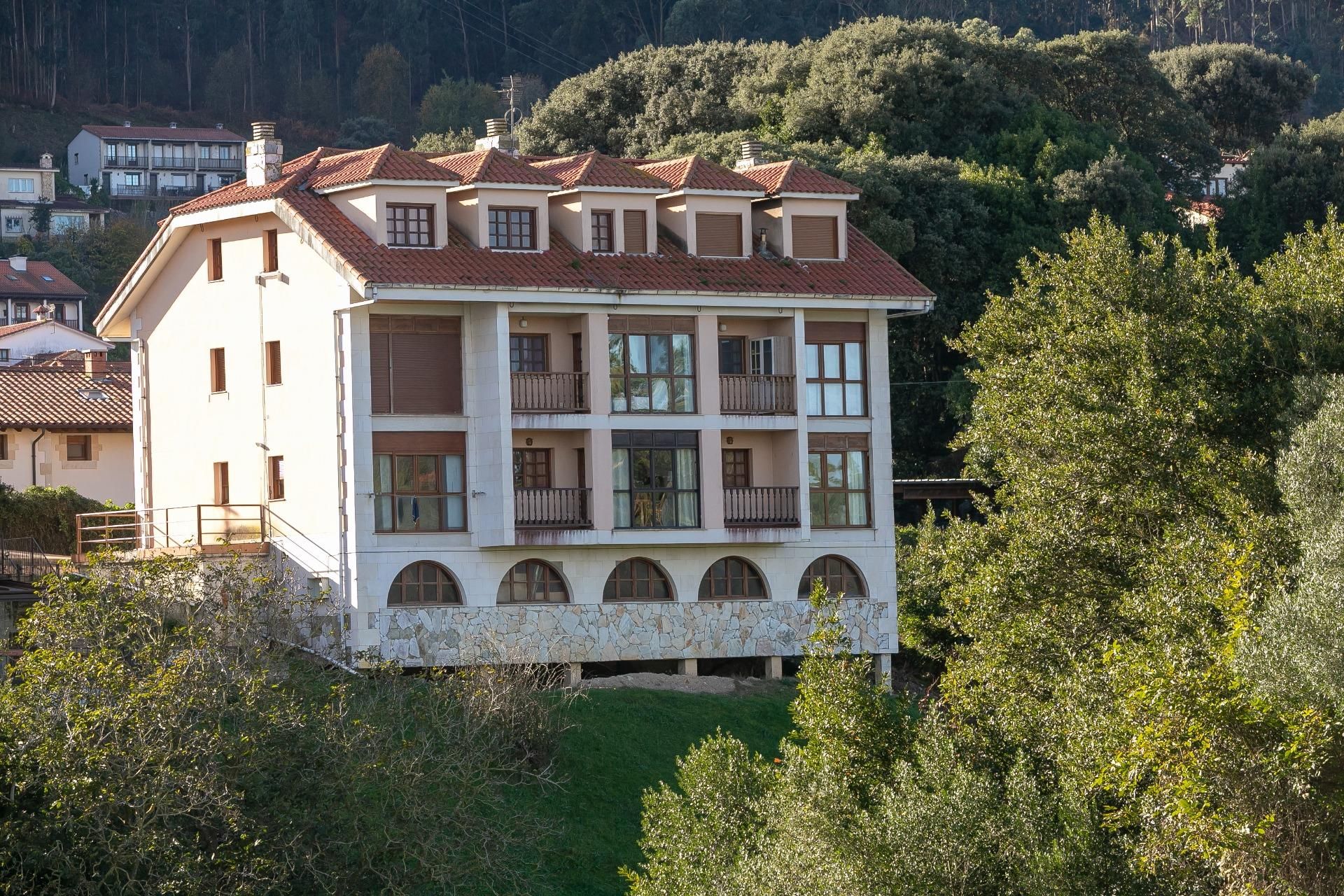 Vista exterior de Pis en venda en Val de San Vicente  amb Calefacció