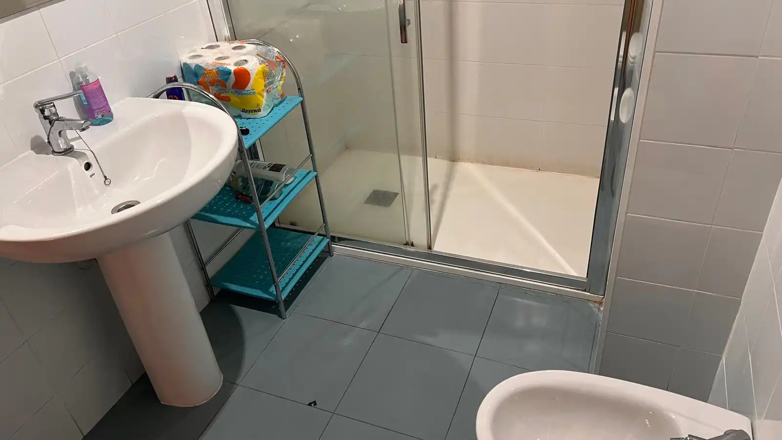 Bany de Pis per a compartir en Badajoz amb Terrassa i Moblat