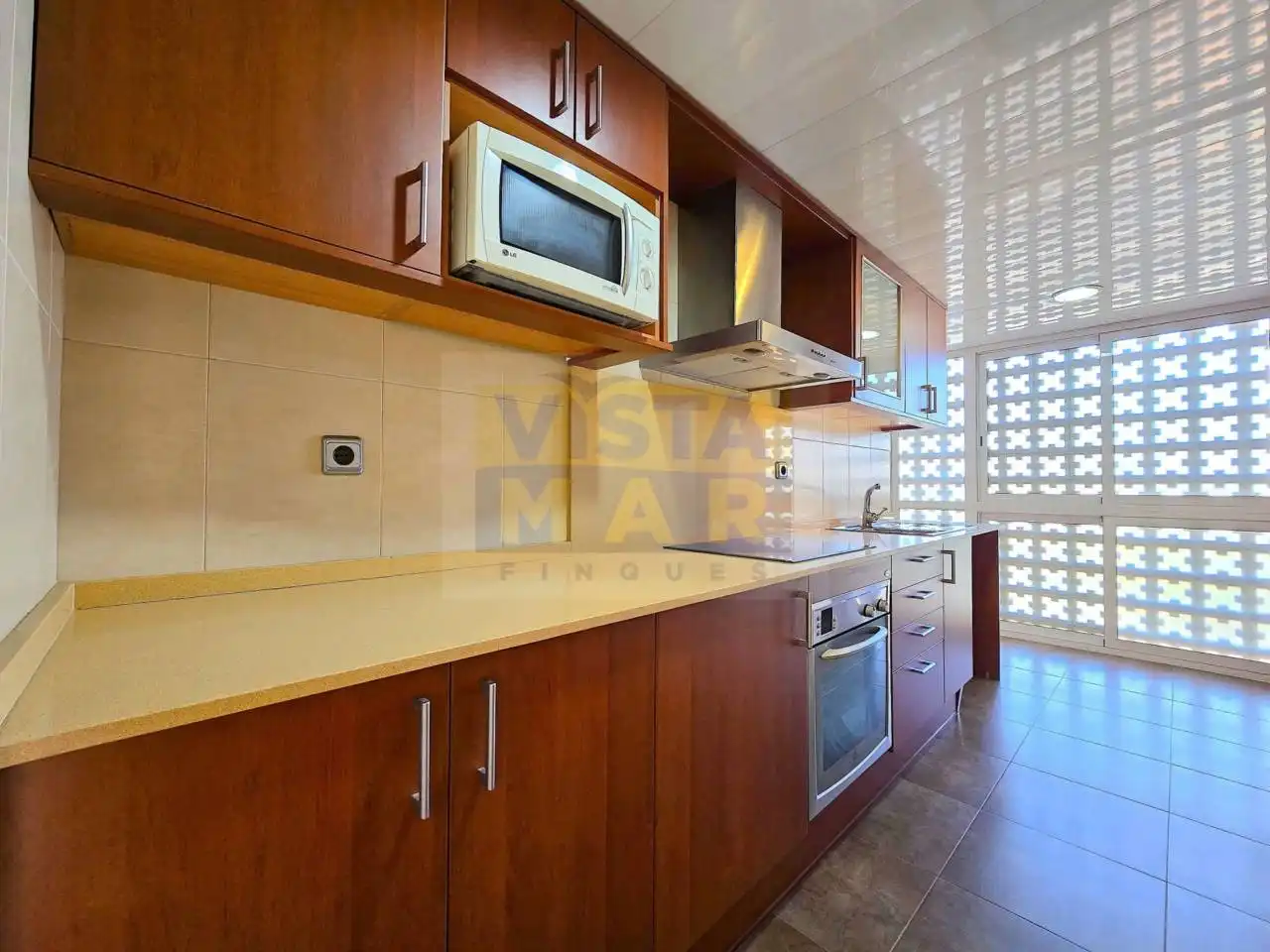 Kitchen of Attic for rent in Cubelles  with Air Conditioner, Heating and Parquet flooring