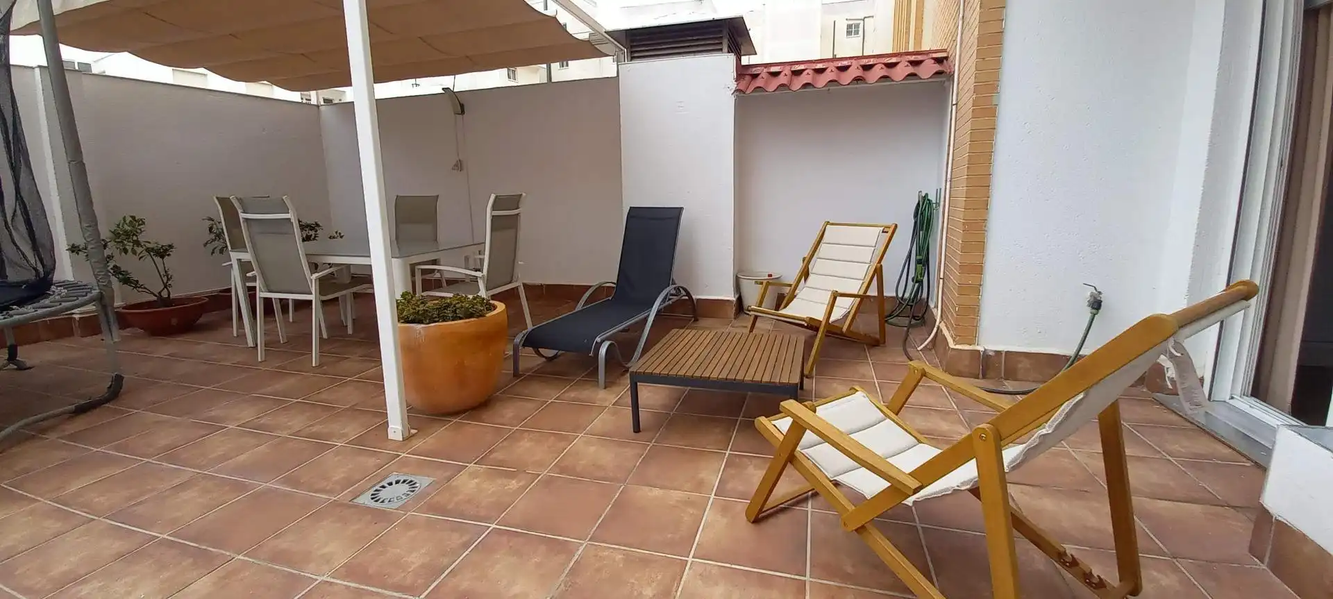 Terrasse von Wohnungen zur Miete in Torrevieja mit Klimaanlage, Heizung und Privatgarten