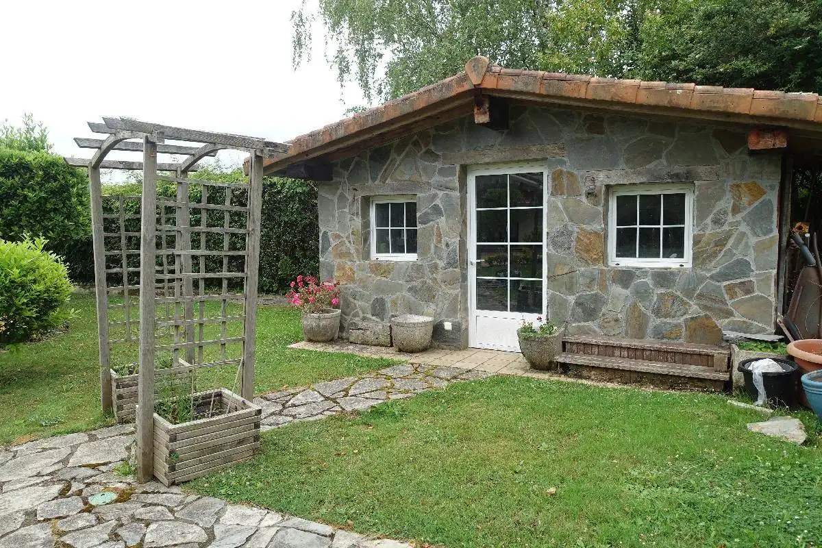 Vista exterior de Casa o xalet en venda en Mungia amb Calefacció, Jardí privat i Terrassa