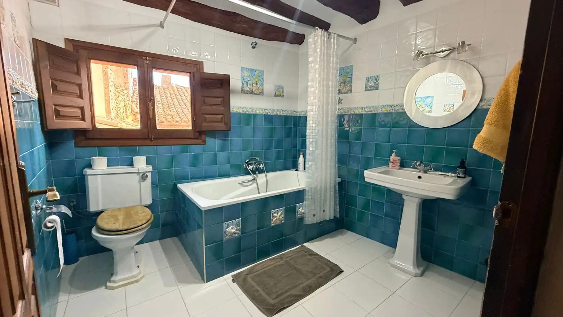 Baño de Casa adosada en venta en Castellote con Calefacción, Terraza y Trastero