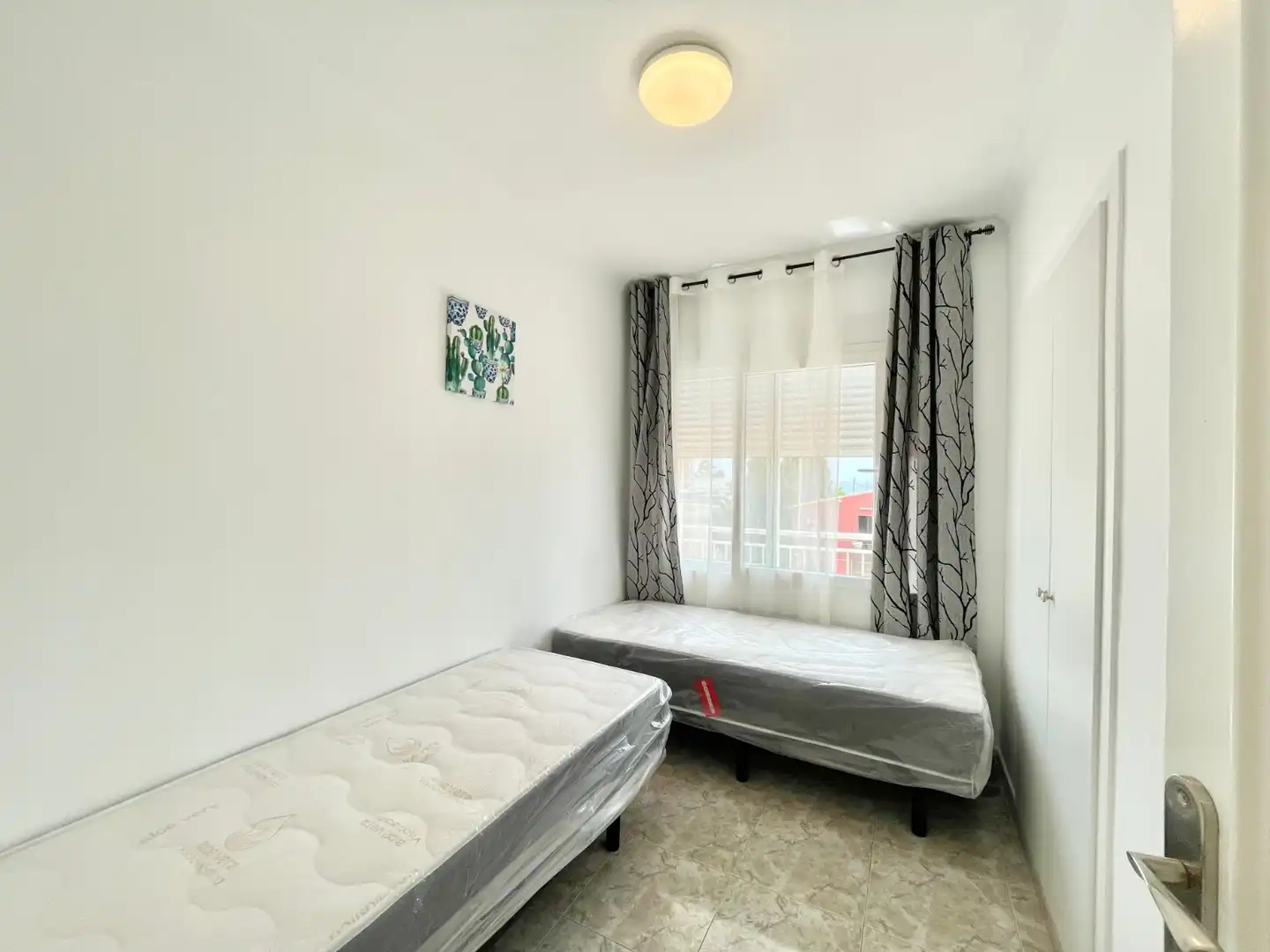 Habitación de Apartamento de alquiler en Torrevieja con Aire acondicionado, Calefacción y Terraza