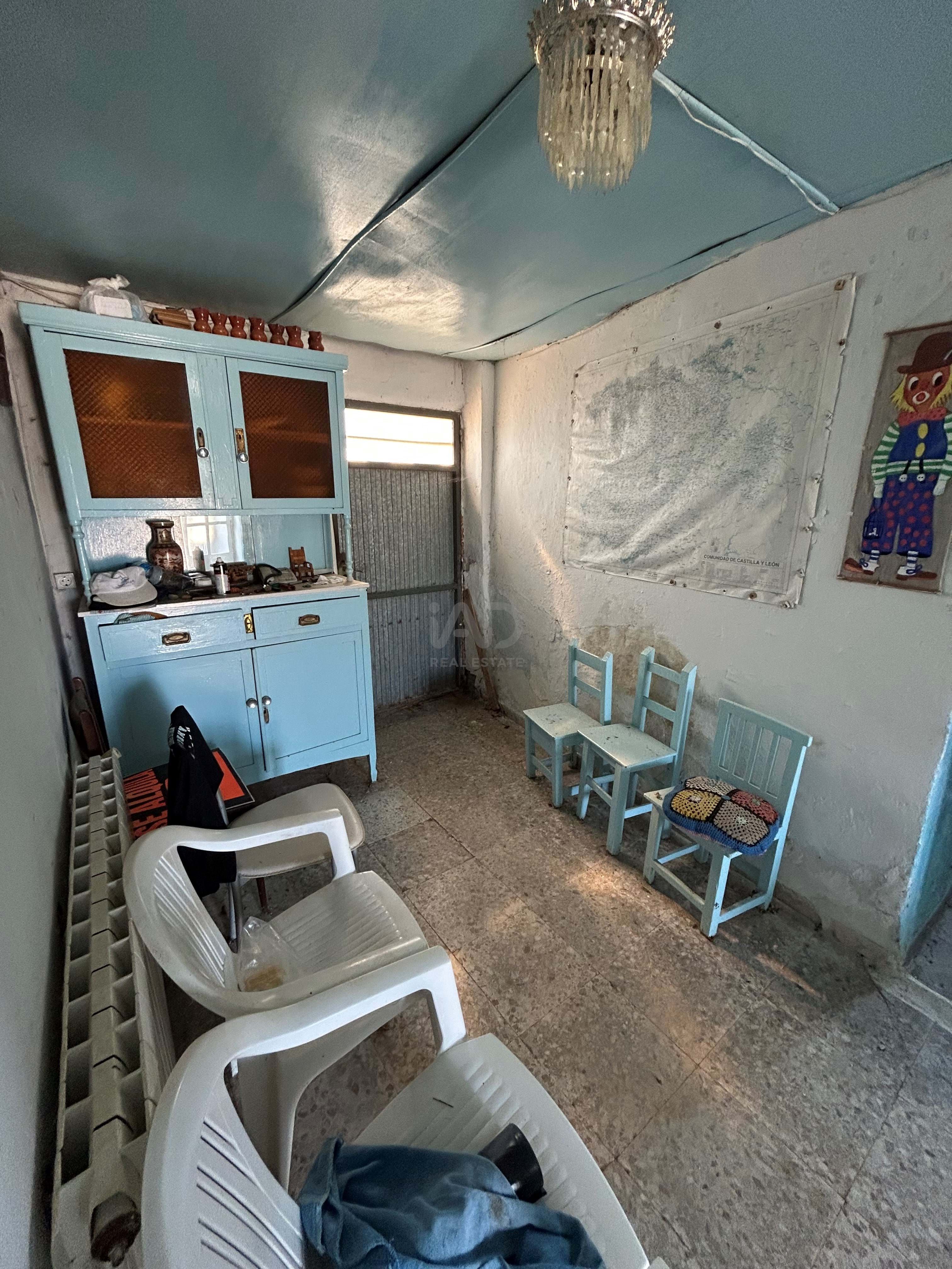 Cuina de Casa o xalet en venda en San Adrián del Valle amb Calefacció