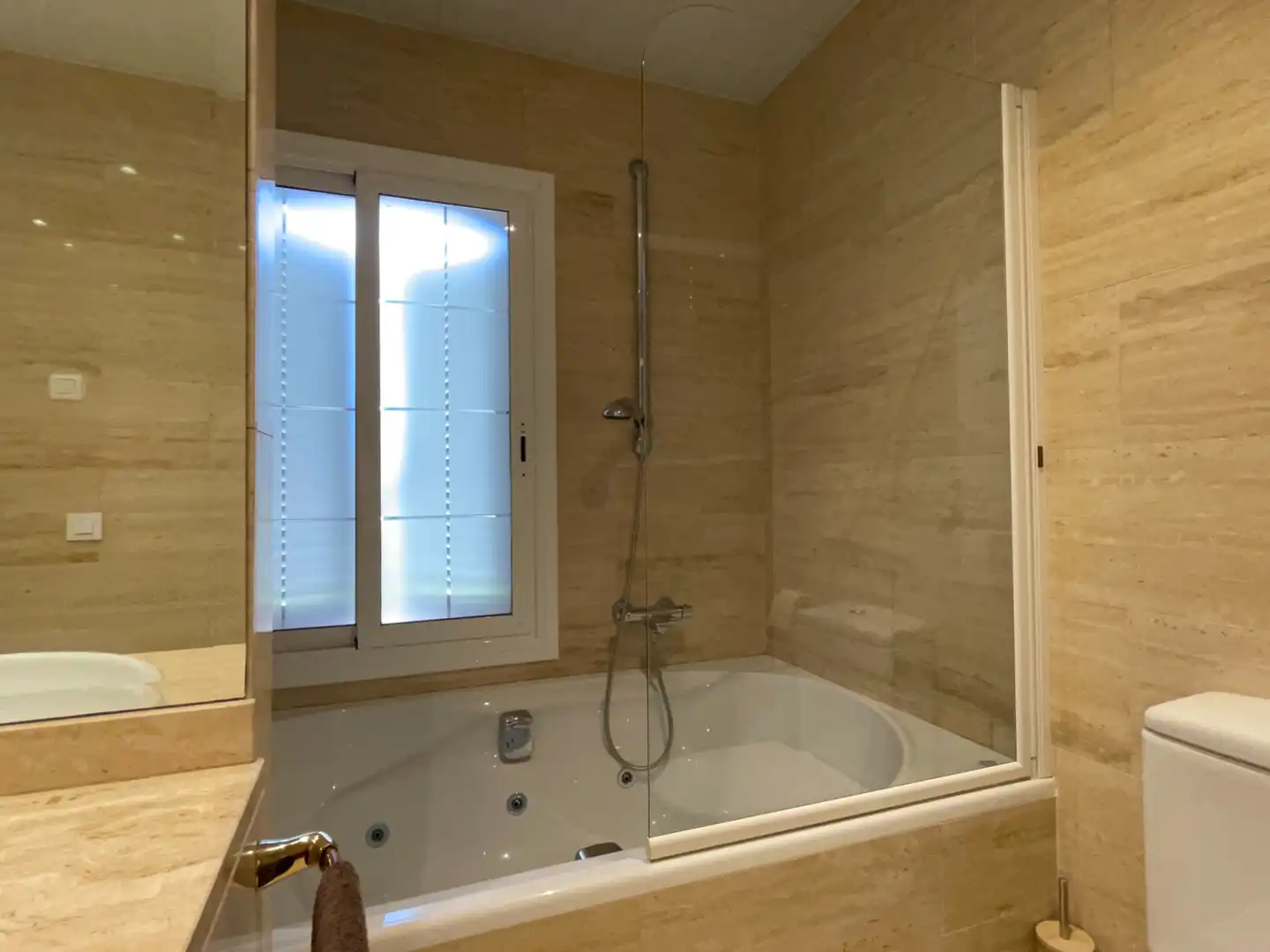 Bany de Casa o xalet en venda en Sant Vicenç de Montalt amb Aire condicionat, Calefacció i Jardí privat