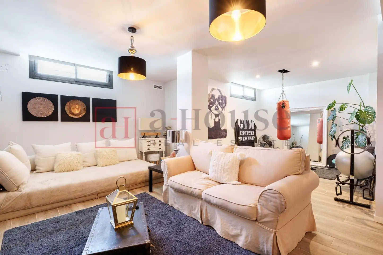 Sala de estar de Casa adosada en venta en Boadilla del Monte con Aire acondicionado, Calefacción y Jardín privado